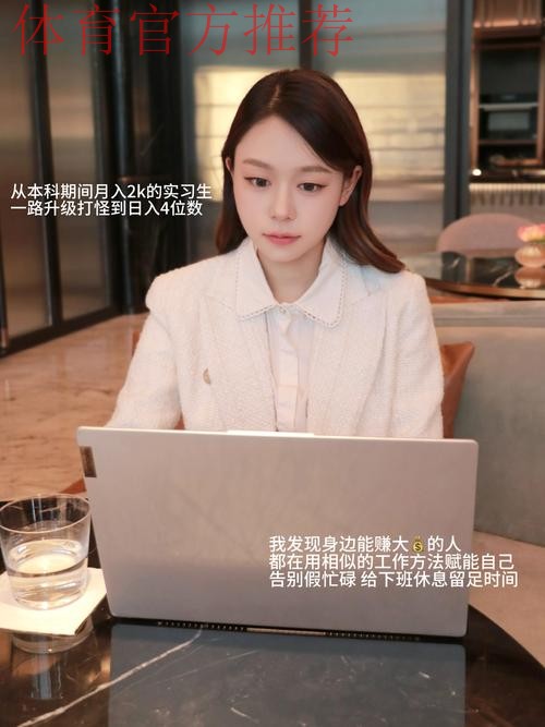 钟意发布自拍并配文：等待上班ING